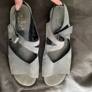 Munro American sandals